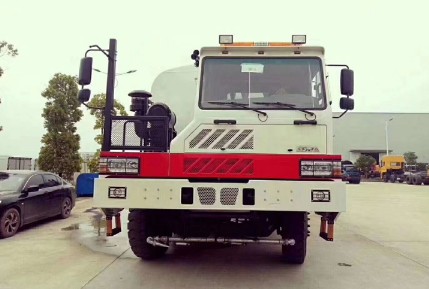 40噸-50噸濰柴發(fā)動機礦用灑水車圖片 40噸-50噸濰柴發(fā)動機礦用灑水車圖片