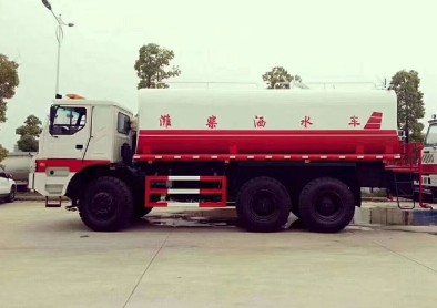 40噸-50噸濰柴發(fā)動機礦用灑水車圖片 40噸-50噸濰柴發(fā)動機礦用灑水車圖片