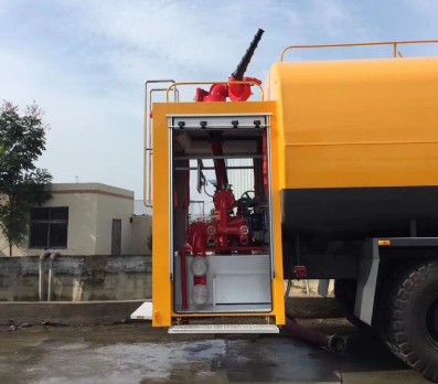 40噸-50噸濰柴發(fā)動機礦用灑水車圖片 40噸-50噸濰柴發(fā)動機礦用灑水車圖片