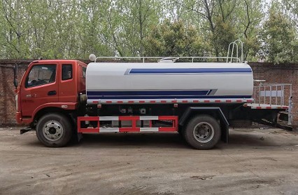 飛碟奧馳國(guó)六13方灑水車多方位圖片 飛碟奧馳國(guó)六13方灑水車多方位圖片