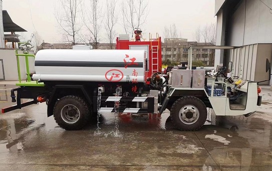 湖北江南防爆無軌膠輪灑水車 湖北江南防爆無軌膠輪灑水車