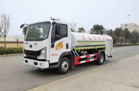 國(guó)六重汽豪曼單排4.6方消防灑水車(chē) 國(guó)六重汽豪曼單排4.6方消防灑水車(chē)