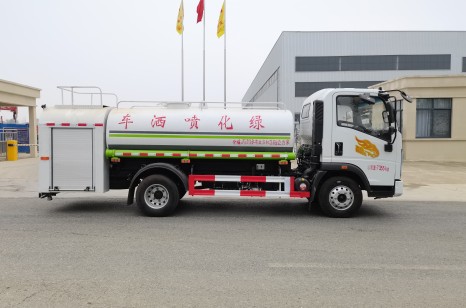 國(guó)六重汽豪曼單排4.6方消防灑水車(chē) 國(guó)六重汽豪曼單排4.6方消防灑水車(chē)