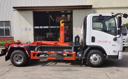 國(guó)六東風(fēng)柳汽乘龍L2藍(lán)牌勾臂垃圾車(chē) 國(guó)六東風(fēng)柳汽乘龍L2藍(lán)牌勾臂垃圾車(chē)